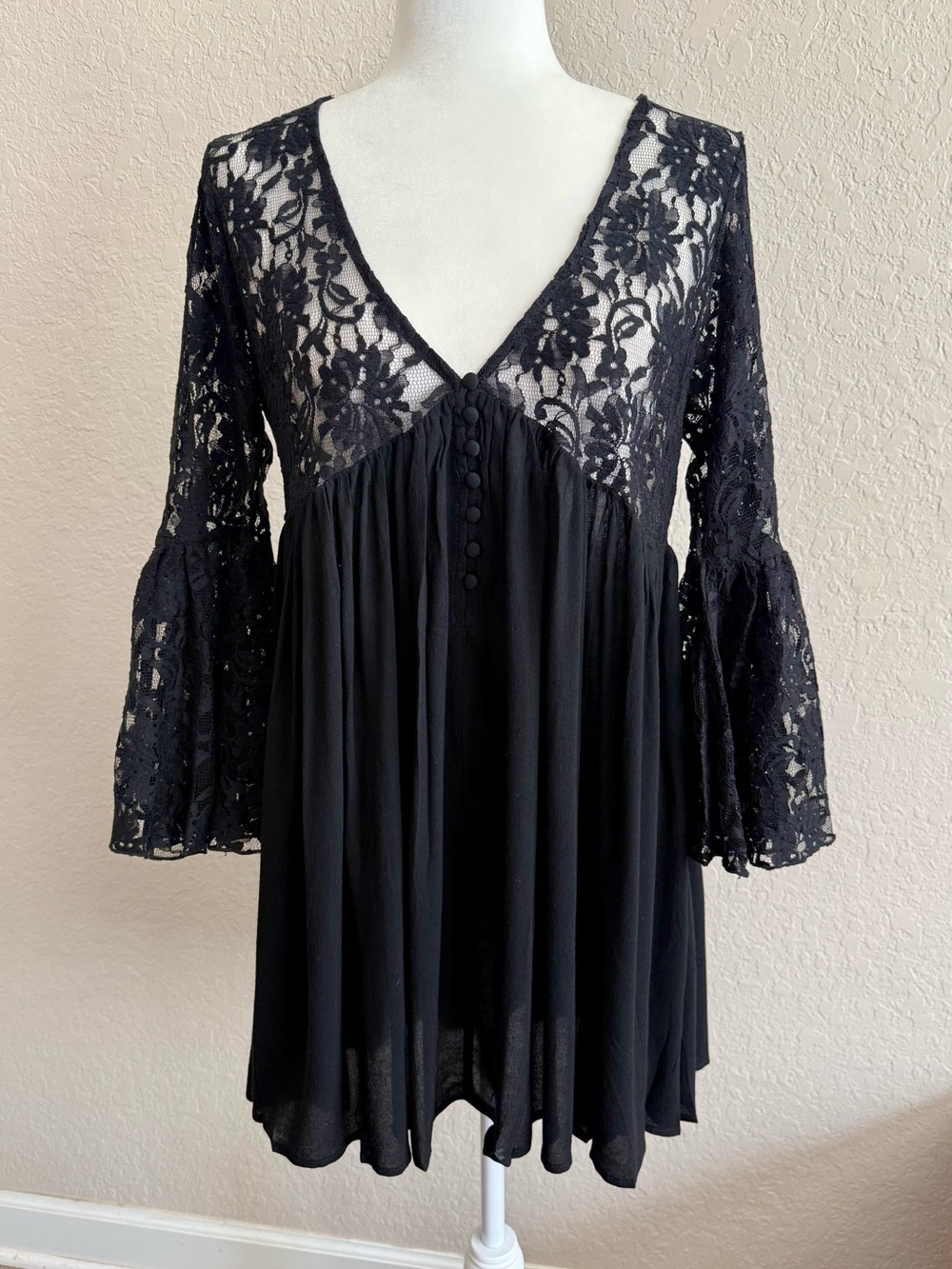 Umgee Black Floral Lace Bell Sleeve Babydoll Tunic Dress NWT Medium